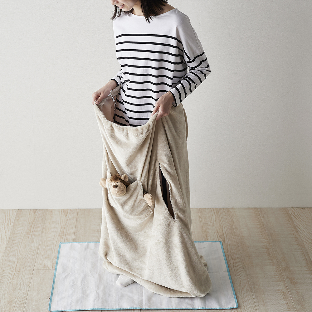 冬のテーマパークやイベント「推し活」現場での待機時間を快適にする「テーマパーク専用着る毛布」を11月14日（金）新発売