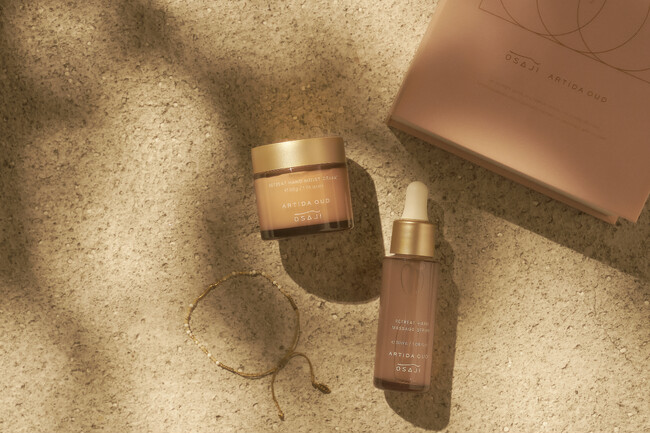 OSAJI（オサジ）より、ジュエリーブランド「ARTIDA OUD（アルティーダ ウード）」とコラボレーションした限定セットをはじめとするコフレを2025年11月12日（水）より数量限定で発売。