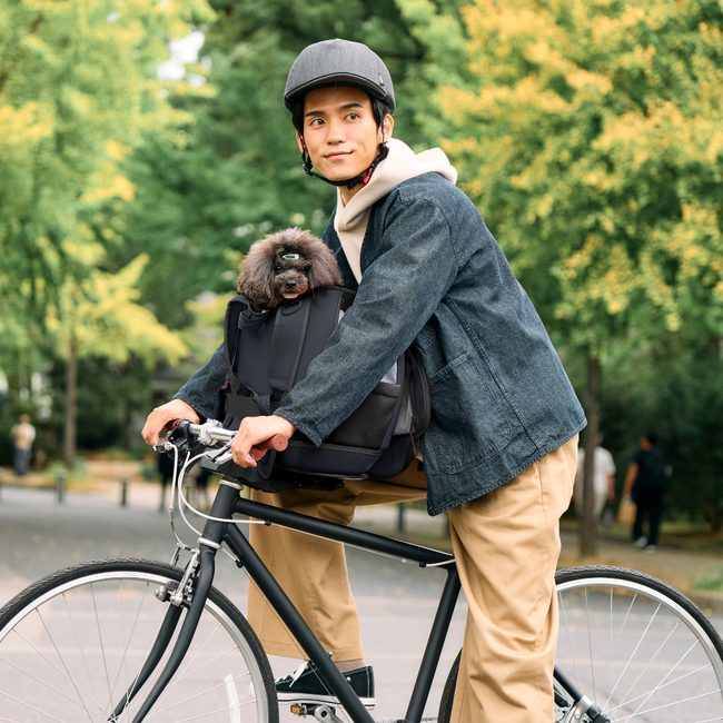 ペットキャリー初(※1)、自転車への取り付けとリュック使用を シームレスに切り替えられる「自転車用ペットリュック」新発売