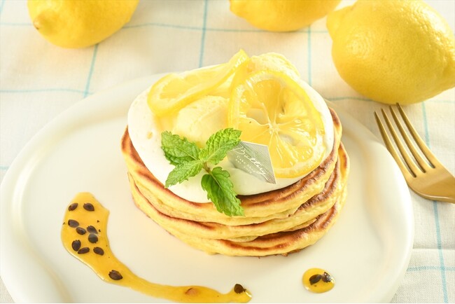 【Buttery Cafe】夏限定レモンクリームたっぷりのもちもちパンケーキ＆カヌレパフェなど8月1日より新発売！
