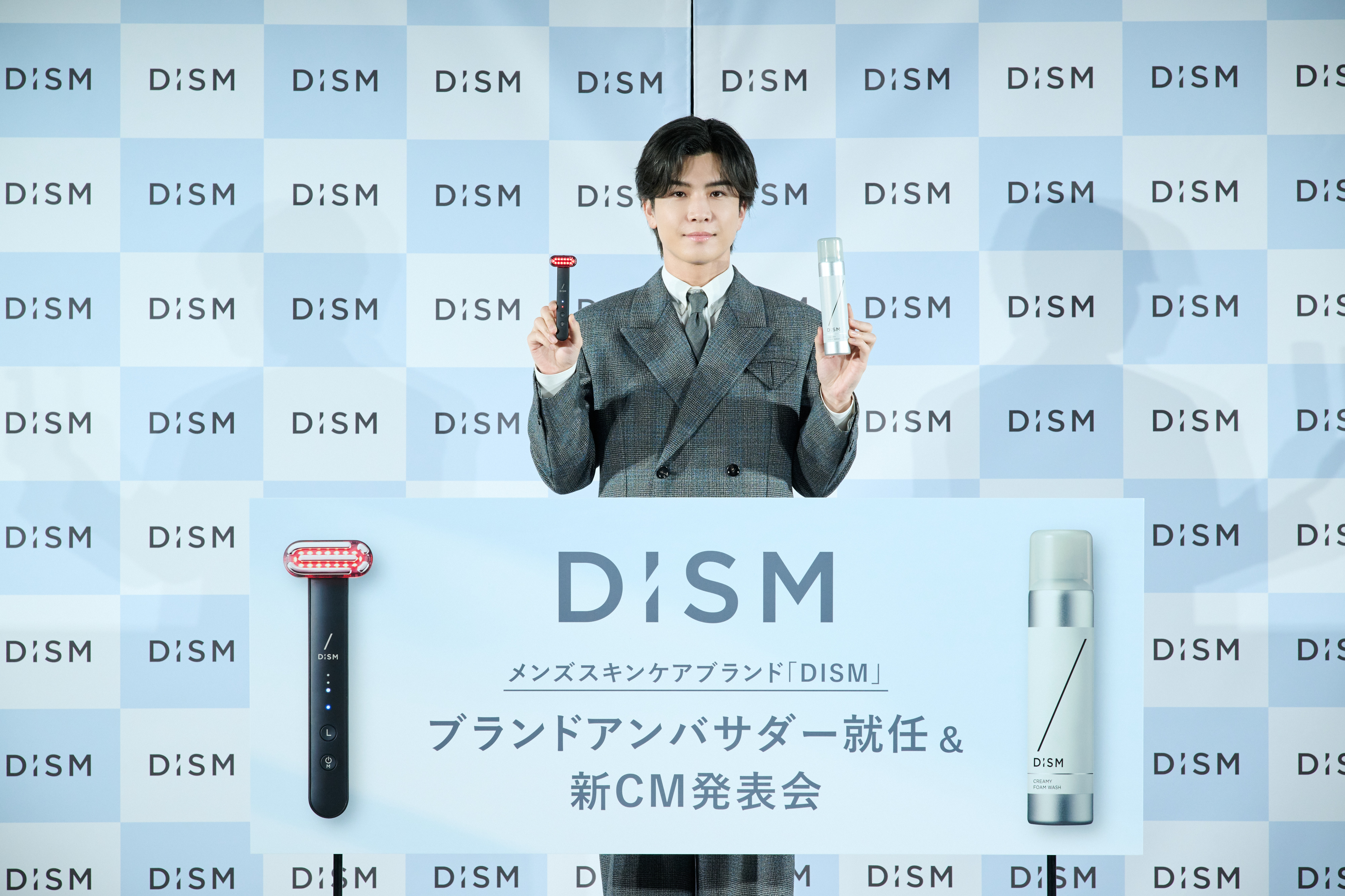 巨大名刺にびっくり！CMキャラクター「DISMさん」は”自分と真逆のゆるキャラ” ！？岩田剛典さん登壇　メンズスキンケアブランド「DISM」ブランドアンバサダー就任＆新CM発表会イベントレポート