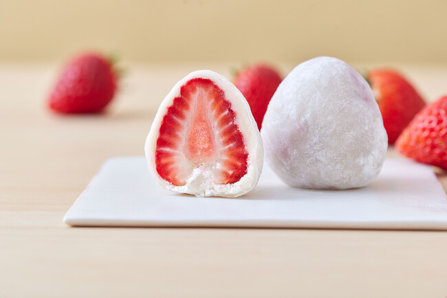 フルーツ大福「弁才天」　希少な高級夏いちご「虹の果」を使用した、季節限定いちご大福を発売