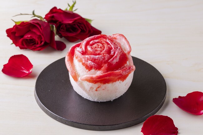 高島屋の象徴であり、横浜市の市花「薔薇」を和菓子に。弁才天が横浜高島屋限定の「薔薇いちご大福」「薔薇わらび餅」を発売