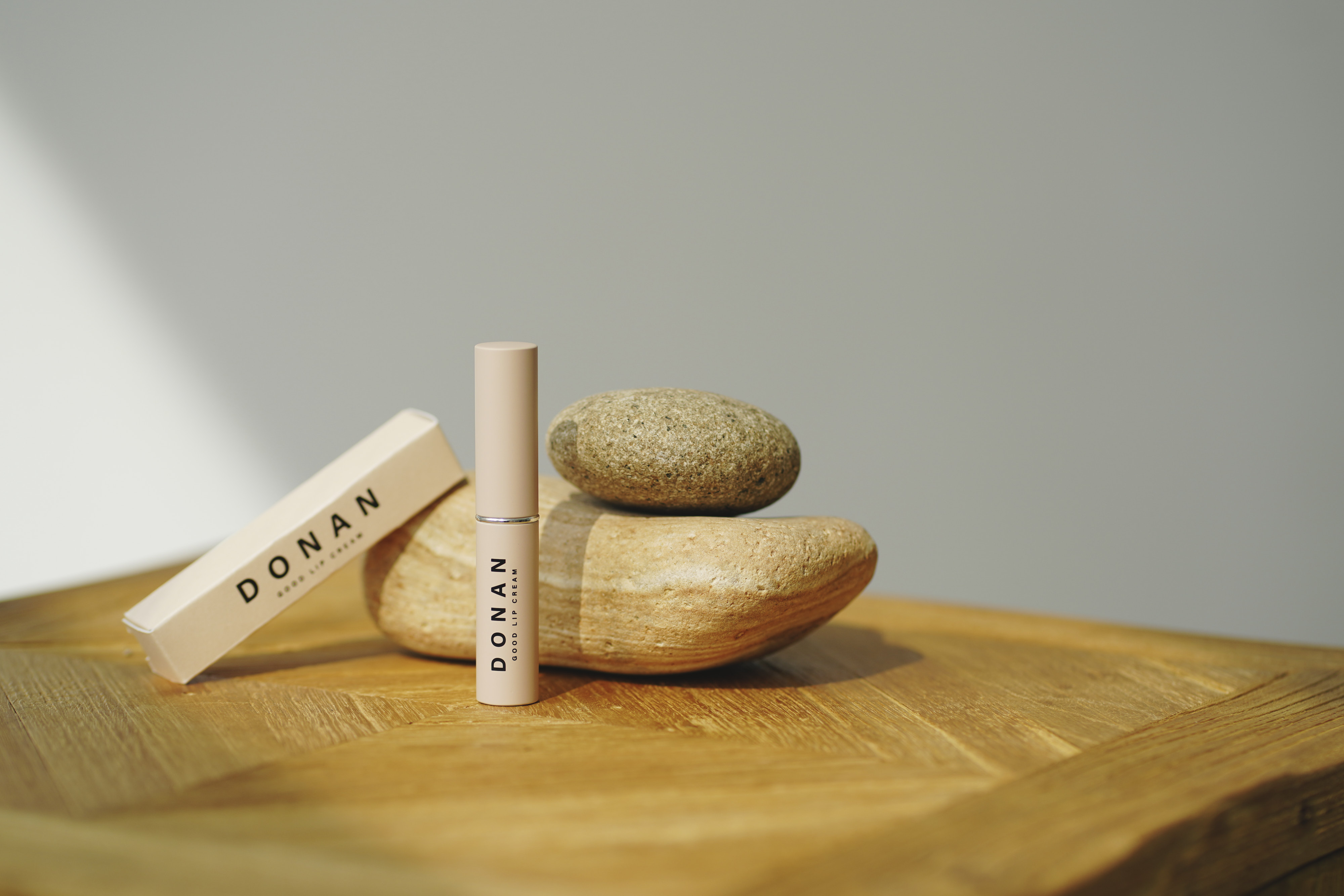 年齢を重ね、存在感の薄くなった唇に血色を与えてくれる　大人のリップクリーム　DONAN GOOD LIP CREAM