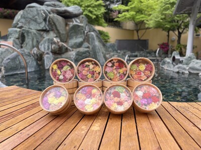 おかざき楽の湯 母の日記念 お母さんいつもありが湯（とう）カーネーション風呂開催！