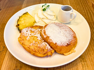 【大阪・梅田】「次は、マラサダをどう食べる？」アロハカフェパイナップルが提案する最新形は“フレンチトースト”