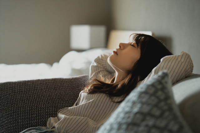 それ「秋バテ」かも？　半数が実感！　7割超が訴える「だるさ・疲れが取れない」の深刻度