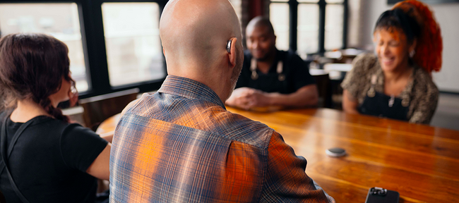 先進のスターキーEdge AI補聴器の進化を支える、新アクセサリーが登場