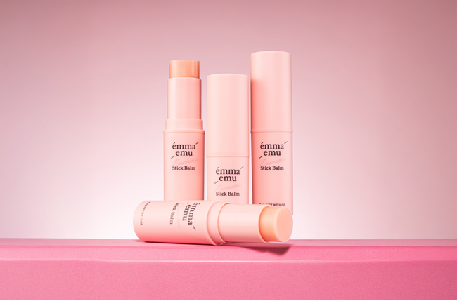 いつでもケアして、朝も夜もうるツヤ肌キープ！emma emu encantar Stick Balm「スティックバーム」＜スティック状美容液＞登場