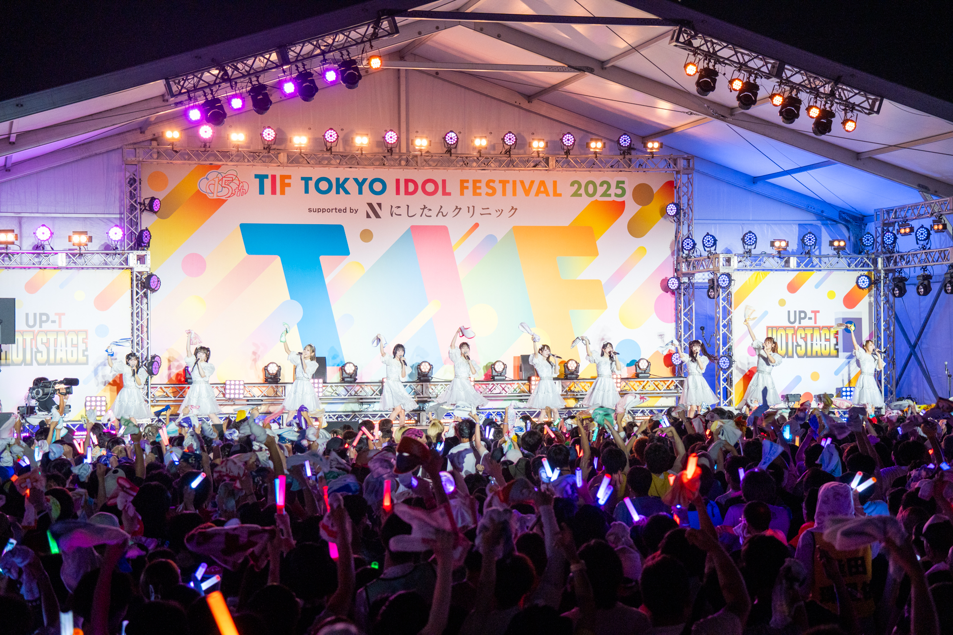 指原莉乃プロデュースのアイドルグループ ＝LOVE。　9年連続で 「TOKYO IDOL FESTIVAL」 に出演！野外メインステージのHOT STAGEにて、初の大トリで熱気溢れるステージを披露！