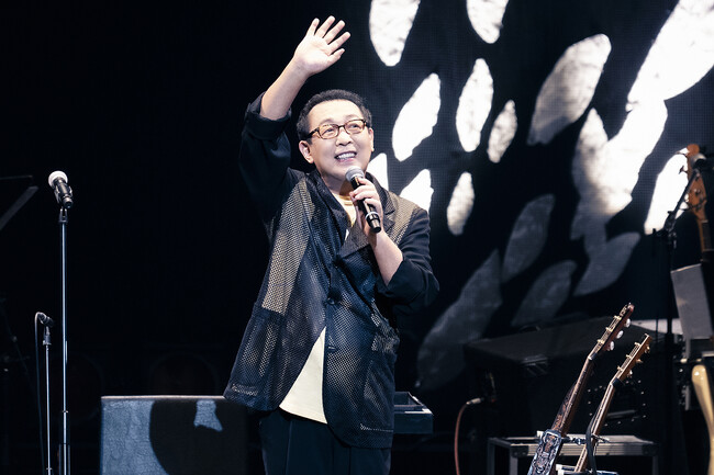 さだまさしの全国ツアーより、11月22日の東京公演の模様を12月28日(日)にWOWOWで独占放送・配信！オンエアに先駆け、盟友・吉田政美も登場したステージのライブ写真を公開！全曲オンエアも決定！