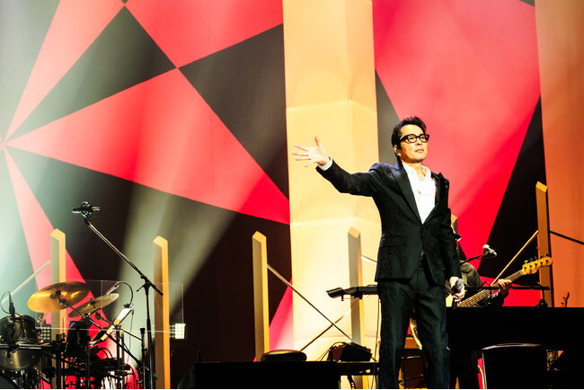 徳永英明がリクエスト投票された楽曲の中からセットリストを組んだ今年の全国ツアーより、11月1日の東京公演の模様を2026年1月2日（金）午後7：00からお届け！放送・配信に先駆けライブレポートを公開！