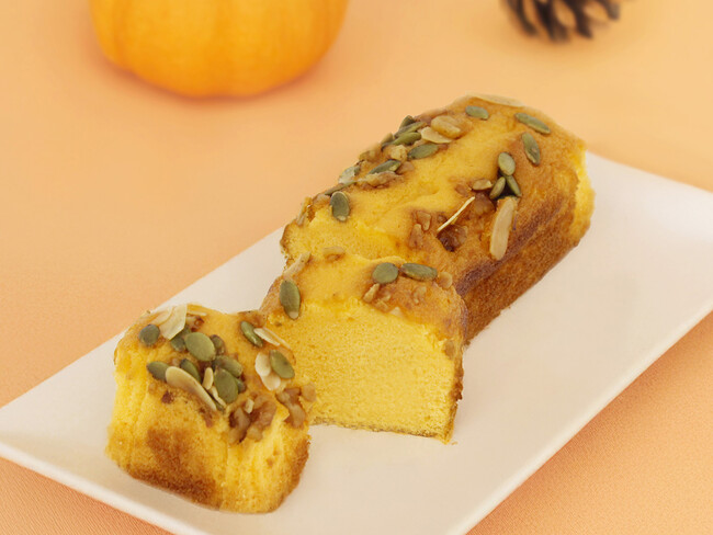 高校生パティシエのアイデアを形に！おかやま山陽高校製菓科との共同開発 第２弾「ごろごろナッツのパンプキンパウンド」登場