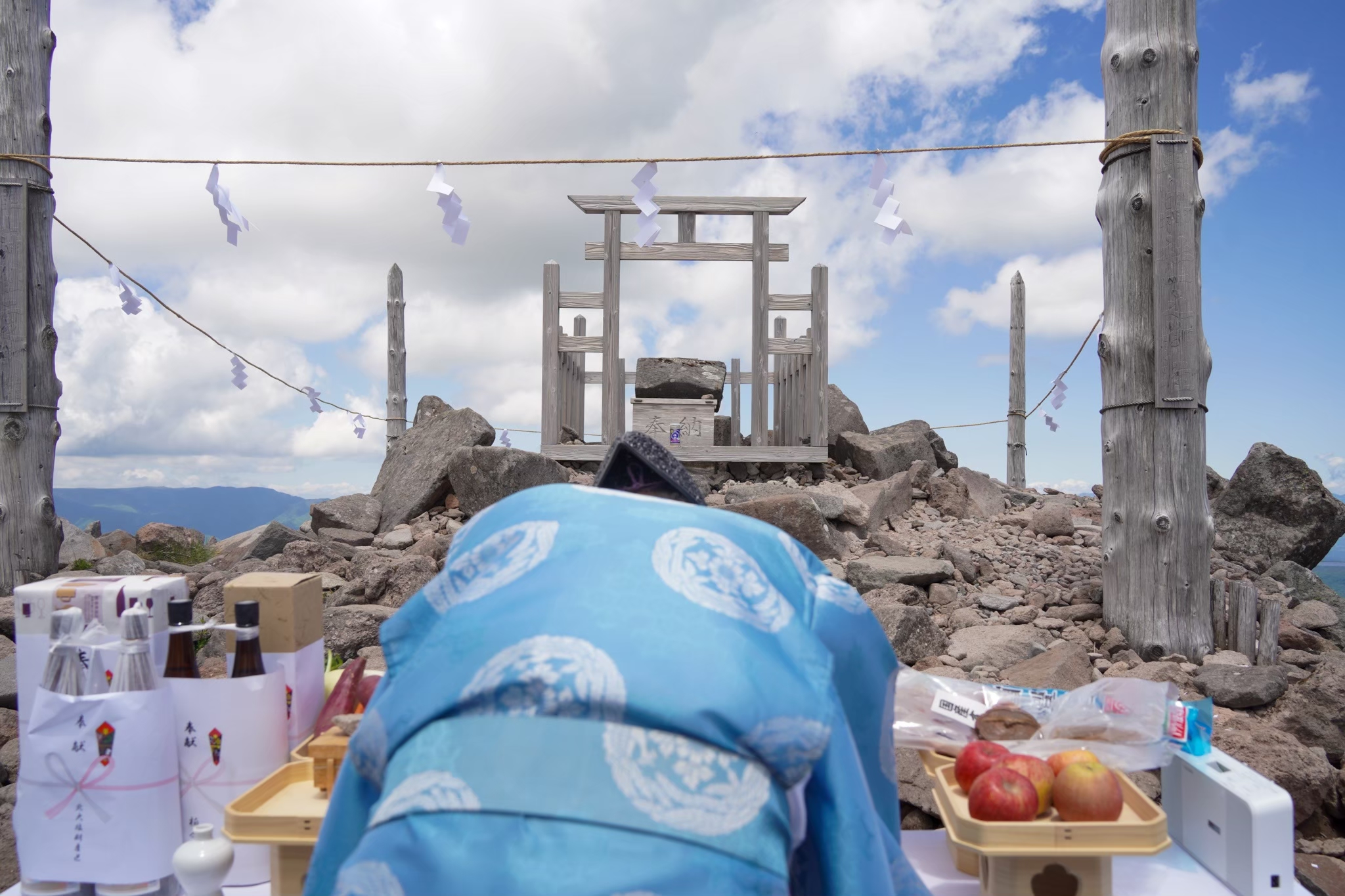 令和６年５月５日（月・休）　天空の社・車山神社（１９２５m）から縄文の祈りを受け継ぎ、山の恵みと登山者の安全、海の豊穣を願う。「全国春山感謝祭り」　諏訪・茅野