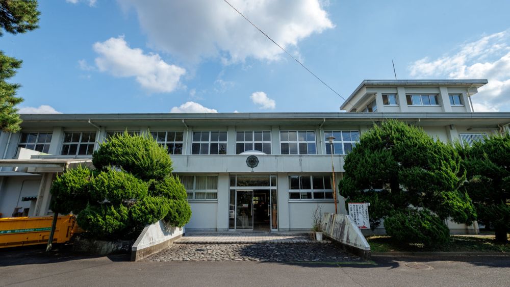 年間約450校が廃校となる日本。木工会社が挑む学校再生プロジェクト。自社クラウドファンディングで534万円を調達し、旧財田上小学校の再生が本格始動