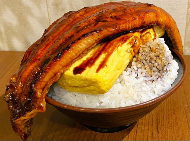 総重量1.5キロのうな玉丼が無料!うなぎを丸ごと1尾使ったの超特盛丼が数量限定で無料に! 「北海道海鮮 にほんいち 本町店」