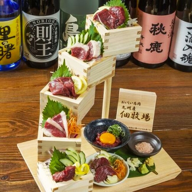 1万円・全17品。大衆酒場が「量より質」で勝負する、純国産馬刺しの階段盛りコース｜大衆馬肉酒場 馬王 十三店