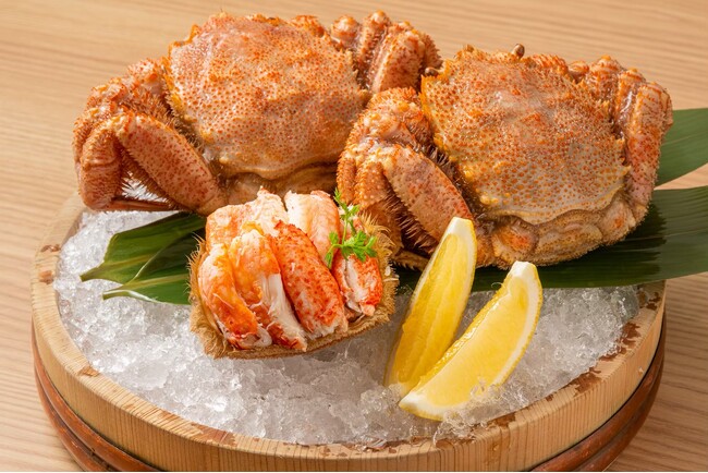 北海道産の毛ガニがぎっしり！豪華に盛り付けた幻の人気メニュー“毛ガニの面盛り”がグランドメニューに登場！｜すし酒場 にほんいち 本町店