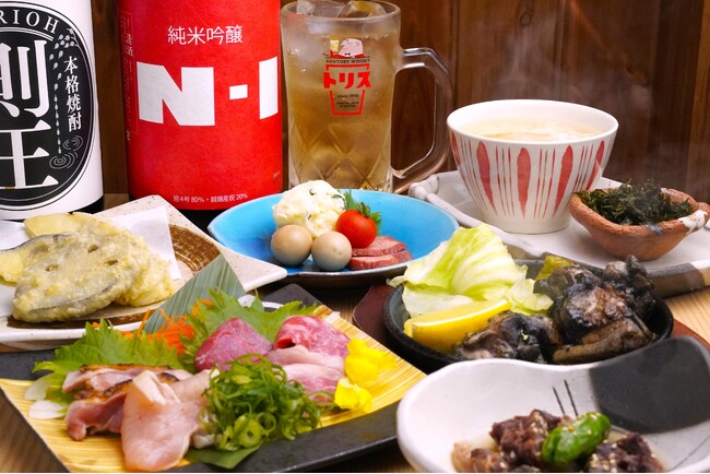 仕事帰りに、自分へのご褒美を。純国産馬刺しと朝引き鶏を一人で楽しむ「おひとり様コース」が新登場｜純国産馬刺しと朝引き鶏 にほんいち 大阪堺筋本町店