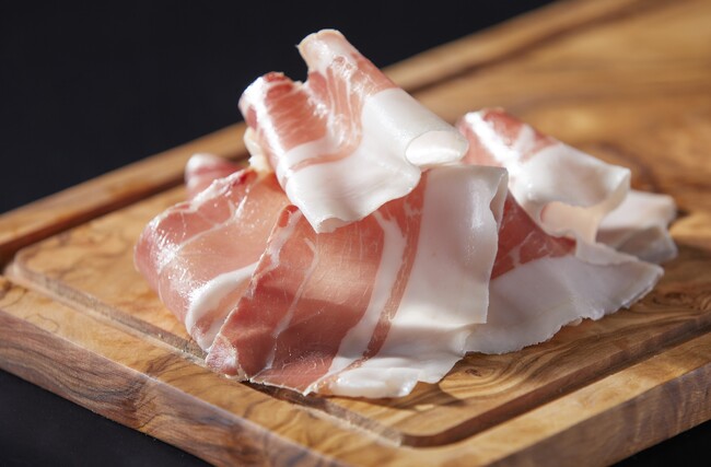 鹿児島の純粋黒豚が生んだ、１８ヶ月熟成・国産生ハム『月乃プロシュット Kuro』Makuake先行販売中