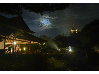 横浜で観る日本の月。