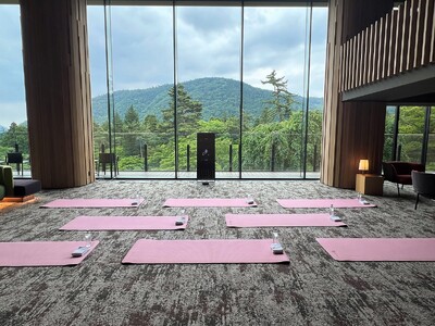 箱根ホテル小涌園でデジタルヨガ&フィットネス ～朝ヨガ・温泉・朝食ビュッフェで心も体も健康に～