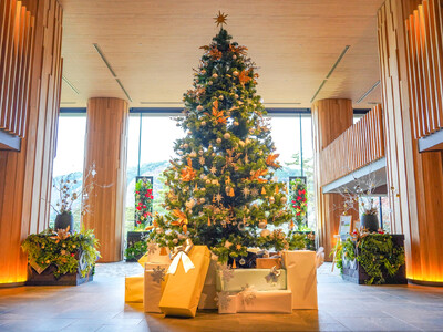 【箱根ホテル小涌園】小田原・箱根の間伐材「ヒノキ」を使用したオーナメントで装飾「サステナブル」なクリスマ...