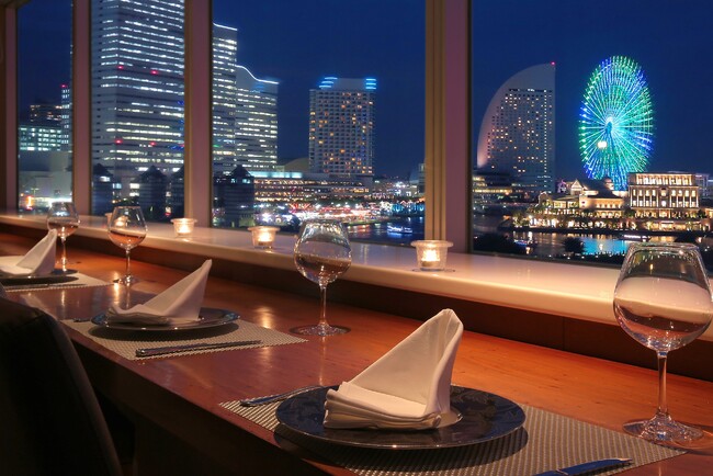 【横浜桜木町ワシントンホテル】DINING＆BAR「BAYSIDE」　横浜みなとみらいの夜景と楽しむ「クリスマスディナーコース」　～「クリスマススペシャルランチビュッフェ」も開催～