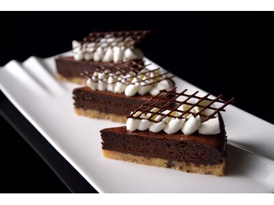 【ホテル椿山荘東京】バレンタインシーズンに、華やかな新作ショコラスイーツが登場「ショコラヴァプール」「トンカ豆香るショコラケーク」を1月1日より販売