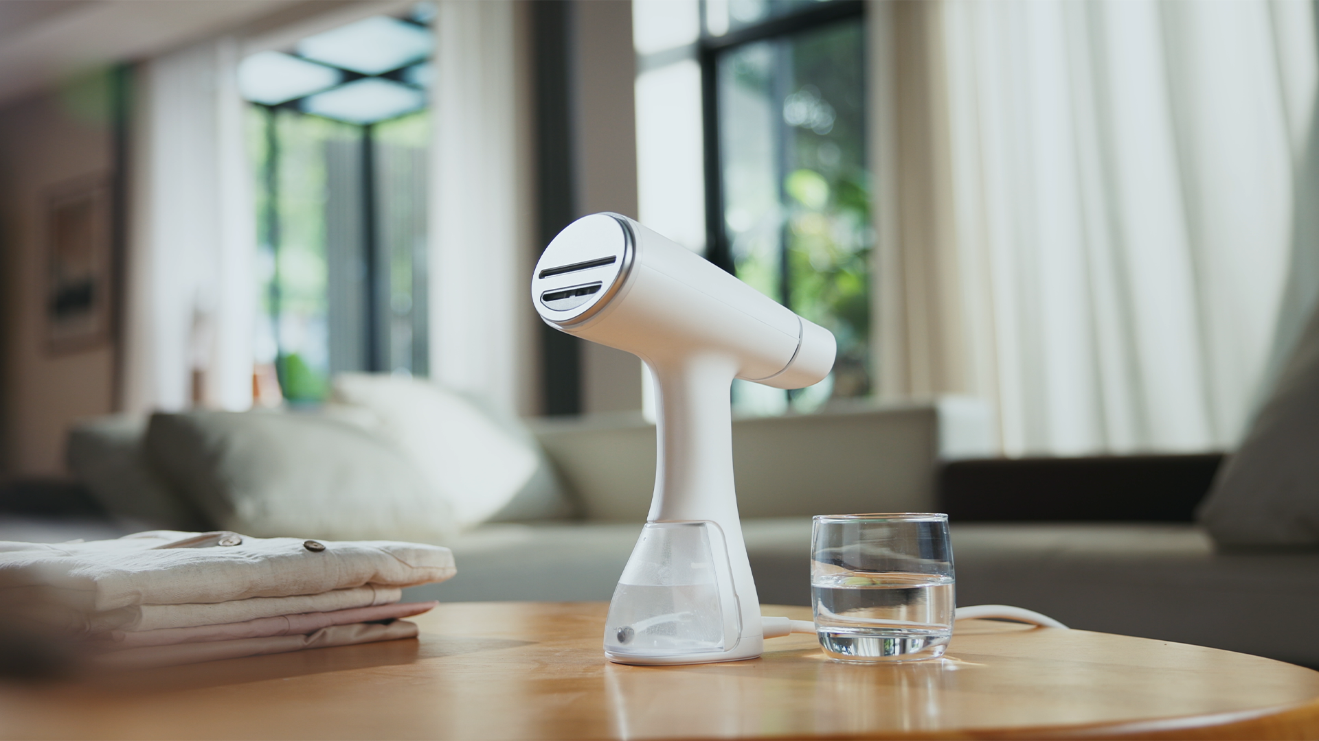 【新製品】たった朝の2分で、シワもニオイも瞬間ケア！未来型衣類スチーマー「airmorn one」、11月14日17時よりGREEN FUNDINGで先行公開！