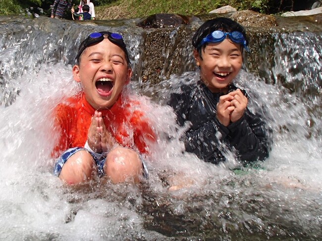 ＼夏休みは信州の大自然でキャンプ！／こどもが大好きな川遊び・野外料理で”生きる力”も育まれる！こどもキャンプ2次募集受付中！