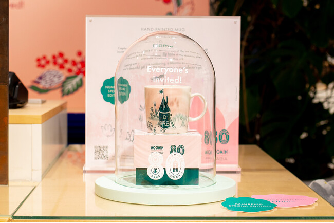 ムーミン アラビアから、ムーミン80周年の限定マグ 「HOME（ホーム）」 が登場