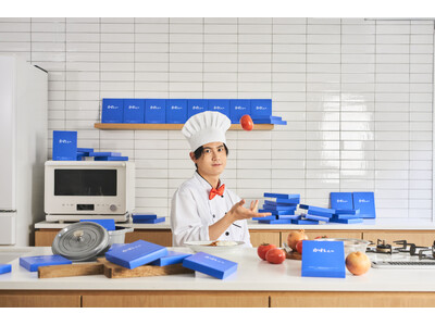 声優・武内駿輔が作る、青いのに赤いレトルトカレー「かれぇ～」が販売開始！