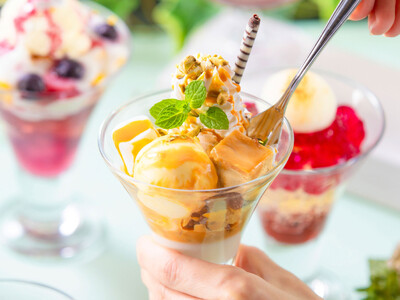 【福岡サンパレス ホテル＆ホール】「スパイス＆ハーブで美味しく整う初夏」をテーマにした新作パフェが登場！「夏のパフェ食べ放題 Season.1 」