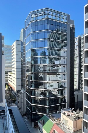 中規模ハイグレードオフィスビル「BIZCORE（ビズコア）」シリーズ第8弾『BIZCORE西新橋』が2月28日竣工