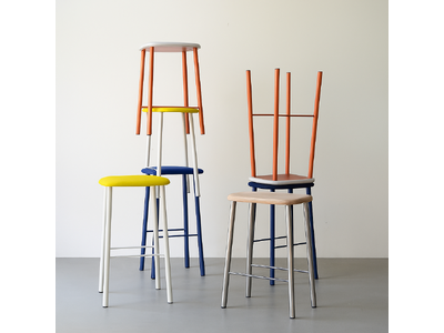 空間に色とリズムを与える一脚。デンマークのラーウィーより、組み合わせ多彩な「Bird Bar Stool」新発売