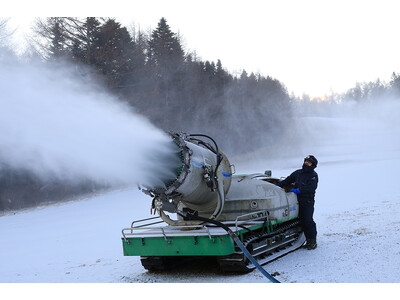 富士山麓のスキー場「ふじてんスノーリゾート」12月中旬のオープンに向けて人工降雪作業を開始！日本最速クワッドリフト導入で25-26ウィンターシーズンをもっと便利＆快適に！