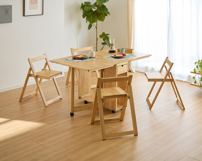 折りたたんで収納できるダイニングセット「Natural Wood Butterfly Dining Set」新発売！