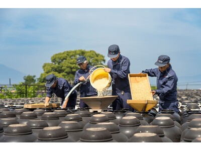 200年続く伝統製法による“鹿児島の壺造り黒酢「坂元のくろず」” 令和6年 秋の仕込みがスタート! ~鹿...