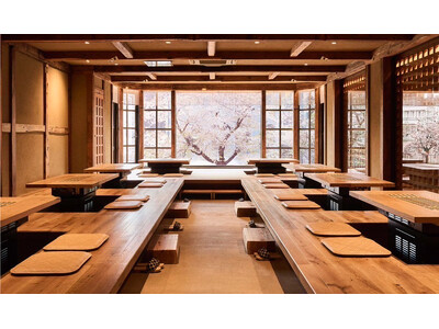 【開催告知】窓一面の桜を独占！「鳥焼と鳥鍋 囲」にて、五感で愉しむ極上の花見イベントを3/23より開催