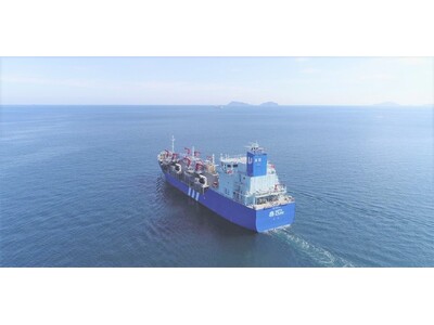 ���Џ��ƂȂ�LNG�o���J�����O�D�̖����������{