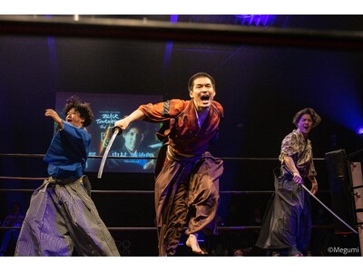 プロレスリングの上で役者たちが殺陣で対戦　インディ高橋（劇団☆新感線）や和泉元彌ほか　『BLACK TO...