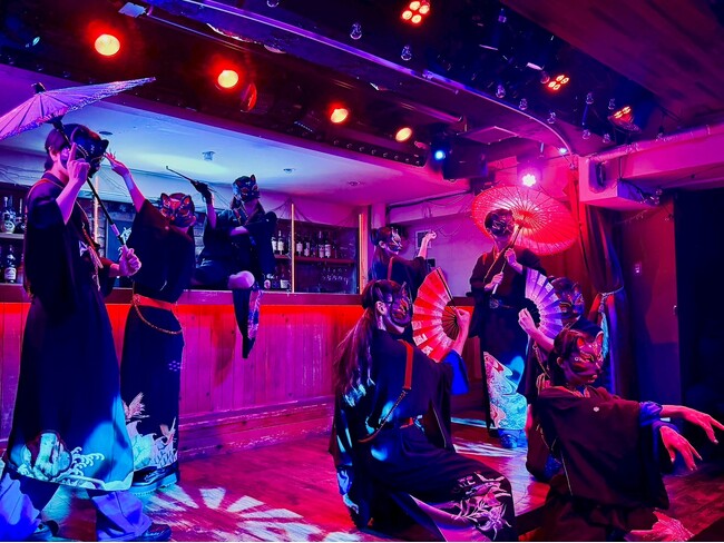 �őO���Ŋ��􂷂�U�t�t�E�_���T�[�������a�J�E�{�v��BAR�ɏW���I�V���ȃX�g���[�g�_���X�����͂��I