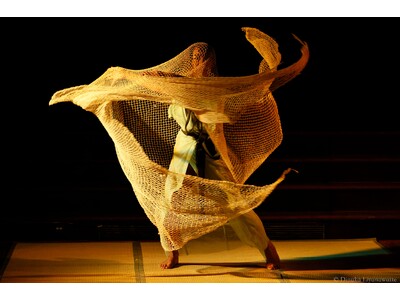 ２０世紀文学の古典である安部公房『砂の女』を基にしたシャクティのダンスパフォーマンスが９月２６日、10周年を迎えたロームシアター京都で上演決定！