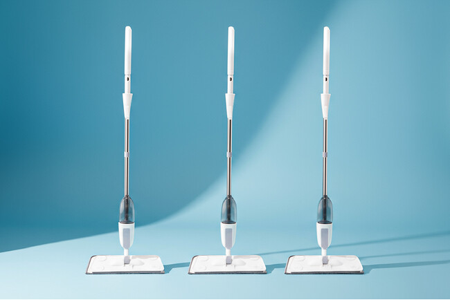年末の大掃除がこれ1本！？床も窓もラクに拭ける軽量680gの高機能スプレーモップが新登場！