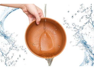 【新発売】水も油もサッと弾いて後片付けが時短に！木製食器風なのに食洗機・レンジOKな「撥水合成漆器シリーズ」