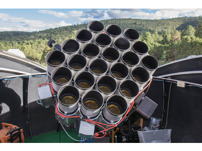 キヤノンUSAが大口径望遠単焦点レンズ120本を提供　望遠鏡アレイ「Dragonfly Telephoto Array Project」の拡張計画に協力