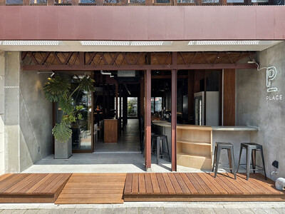 広島市中心部に地元の素材を活かした料理とカフェ、バースペースを併せ持つ、新たなスタイルの飲食店舗「PLA...