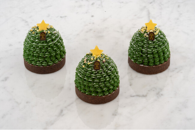 フランス・パリのサロン・ド・テ「アンジェリーナ」より、クリスマスツリーをモチーフにしたモンブランやクリスマス仕立ての大きなモンブラン登場！