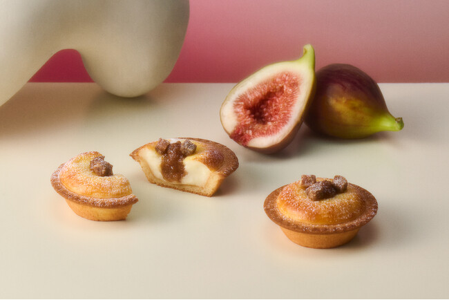 BAKE【晩夏の新作】ねっとりプチプチ「いちじく」のタルトが登場！秋に向けて整える “私時間” に寄り添うとっておき♪紅茶にも白ワインにも合う「焼きたてタルト いちじくチーズ」